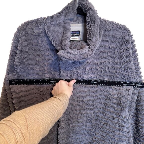Patagonia- Women’s Pelage Gray Faux Fur Plush Jacket, Size Large - Picture 10 of 14